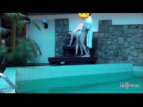 ❤️ Boss uzaicina kalponi uz baseinu, bet nevarēja pretoties karstu Kaltais porno pie lv.tukifporno.ru ❌️❤