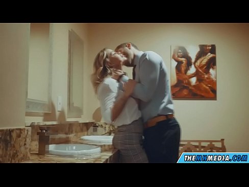❤️ Kad krūtiska blondīne pavedina tevi publiskā tualetē Kaltais porno pie lv.tukifporno.ru ❌️❤